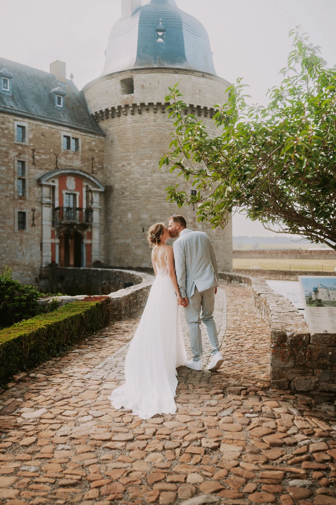 Annelyse & Franck au Château Lavaux-Sainte-Anne, moment de mariage par Gautier Collet
