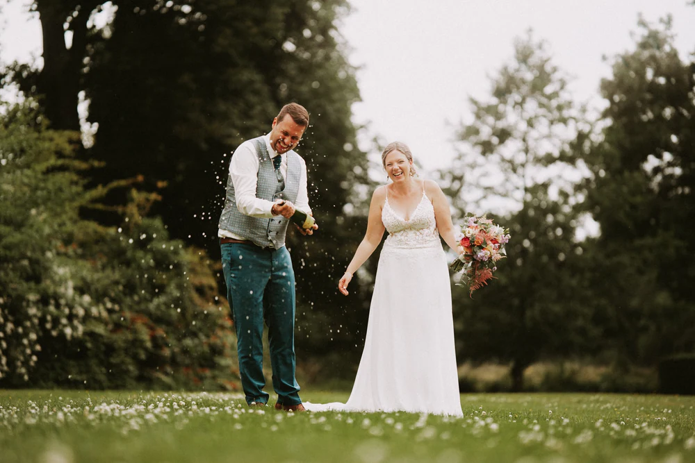 Céline & Valérian au Château de Resteigne, moment de mariage par Gautier Collet