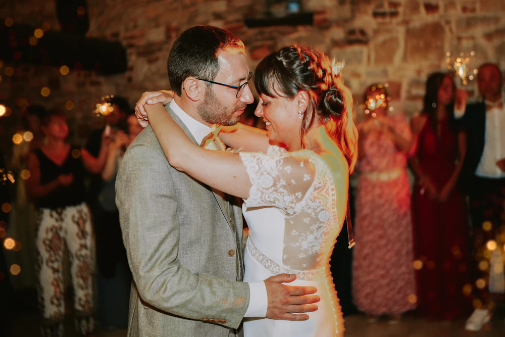 Julie & Alexandre au Grenier, à Abée, reportage de mariage par Gautier Collet