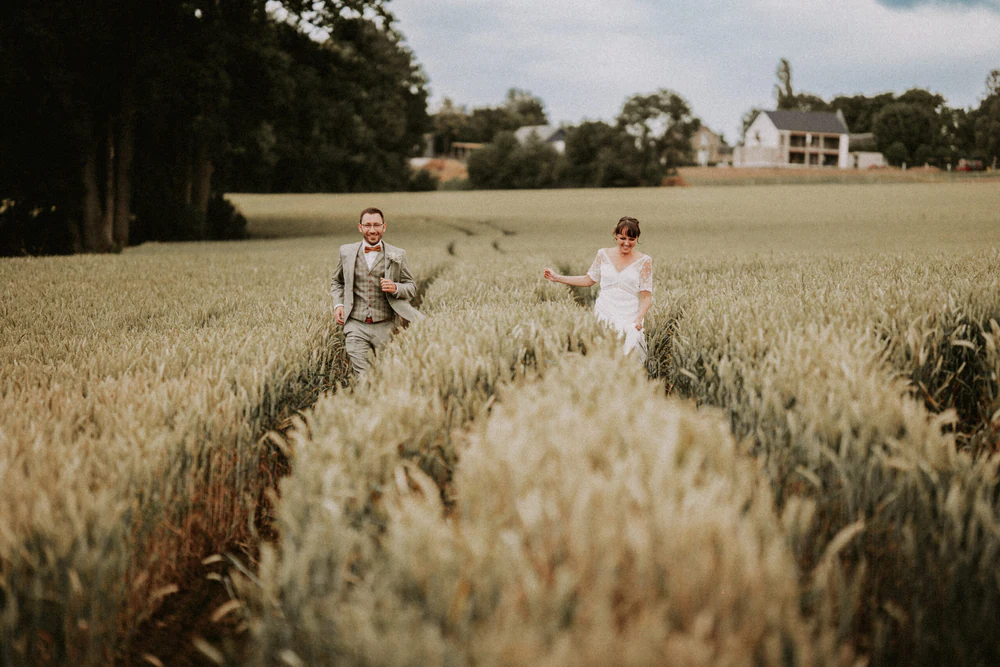 Julie & Alexandre au Grenier, à Abée, moment de mariage par Gautier Collet