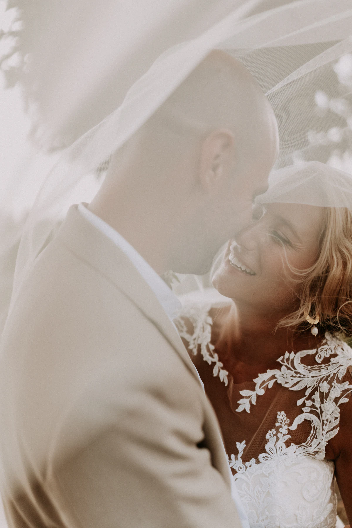 Kate & Thibault au Château de Berlieren, moment de mariage par Gautier Collet