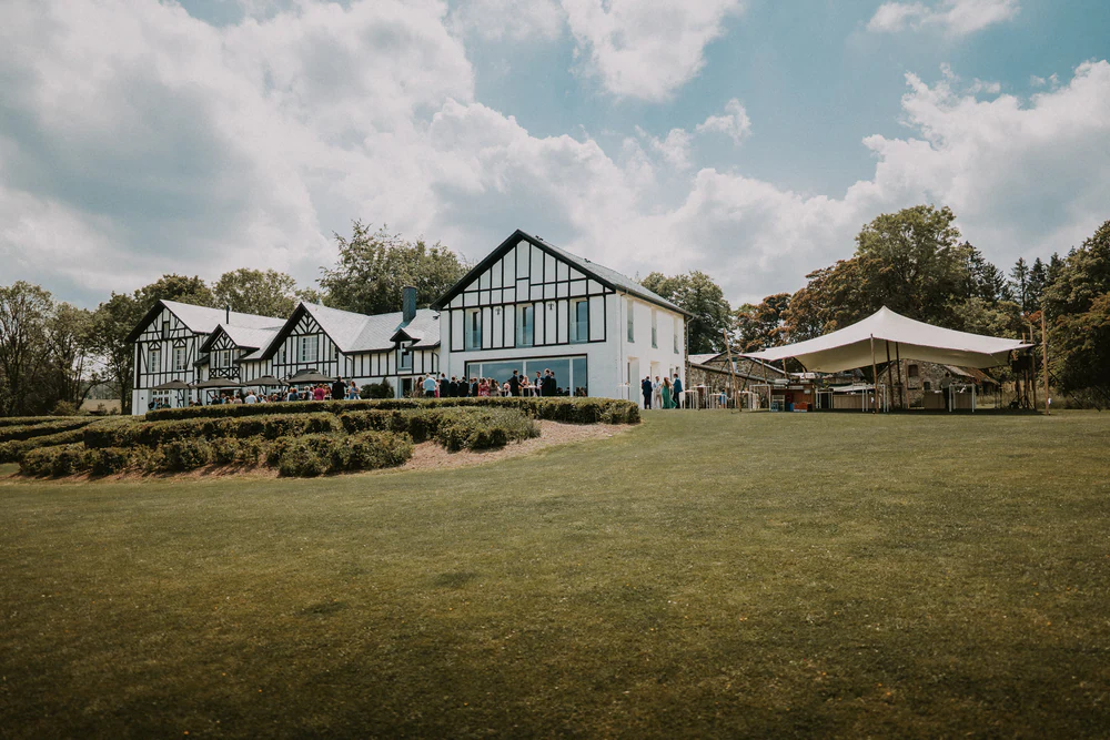 Margaux & François au Domaine de Bronromme, à Theux, photo de mariage par Gautier Collet
