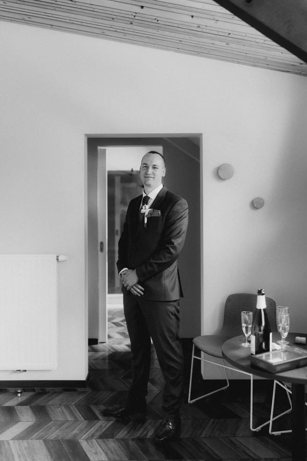 Martin & Victoria au Domaine du Vieux Château, à Villers-devant-Orval, photo de mariage par Gautier Collet