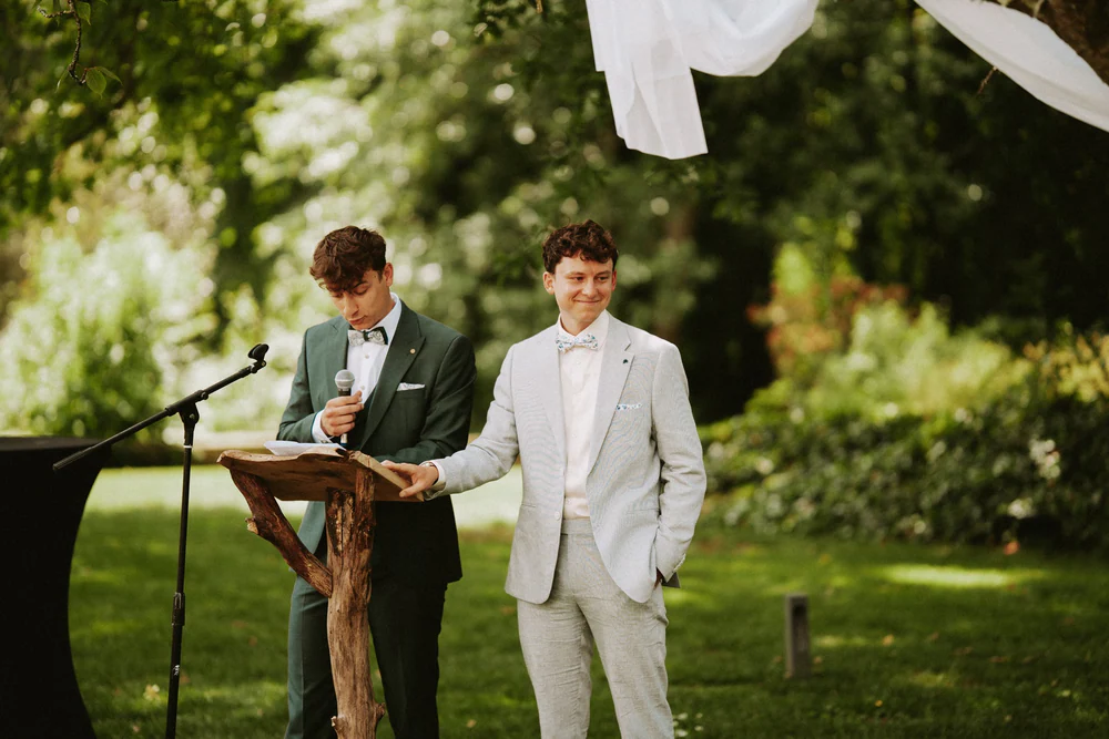 Martin & Victoria au Domaine du Vieux Château, à Villers-devant-Orval, moment de mariage par Gautier Collet