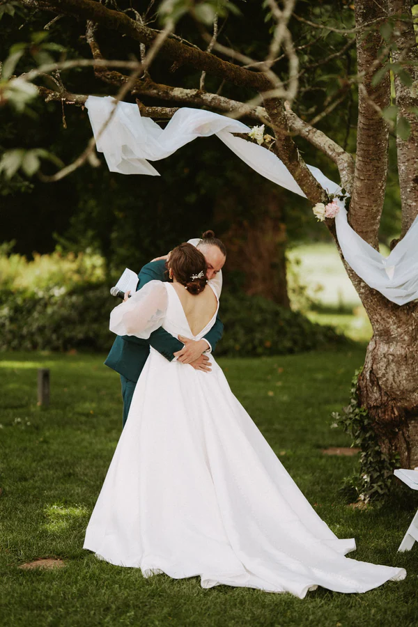 Martin & Victoria au Domaine du Vieux Château, à Villers-devant-Orval, photographe de mariage par Gautier Collet