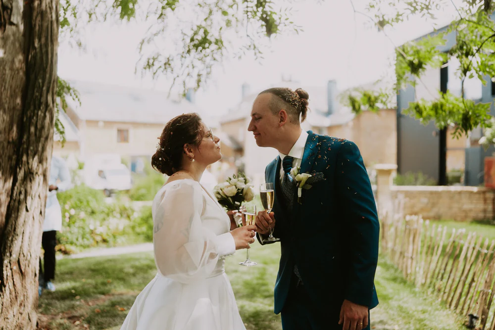 Martin & Victoria au Domaine du Vieux Château, à Villers-devant-Orval, photo de mariage par Gautier Collet