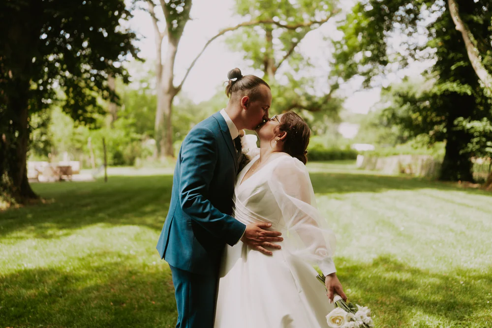 Martin & Victoria au Domaine du Vieux Château, à Villers-devant-Orval, photo de mariage par Gautier Collet