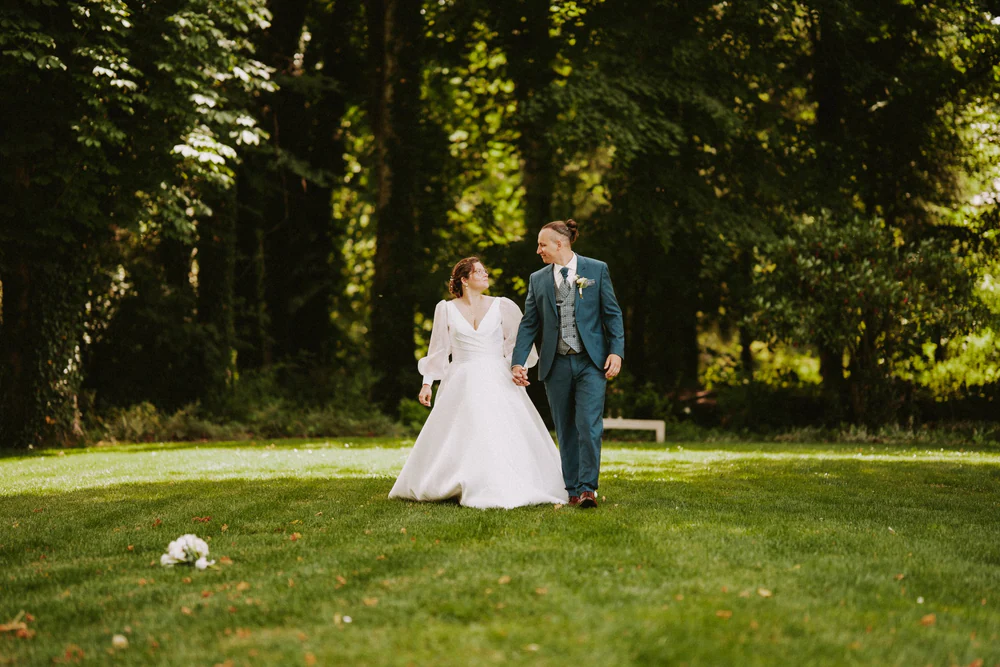 Martin & Victoria au Domaine du Vieux Château, à Villers-devant-Orval, moment de mariage par Gautier Collet