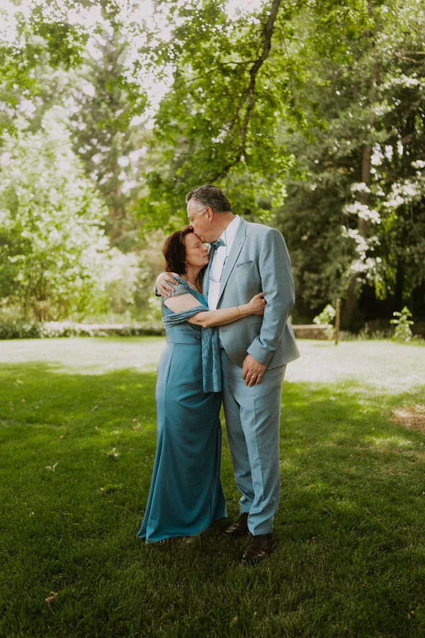 Martin & Victoria au Domaine du Vieux Château, à Villers-devant-Orval, photographe de mariage par Gautier Collet