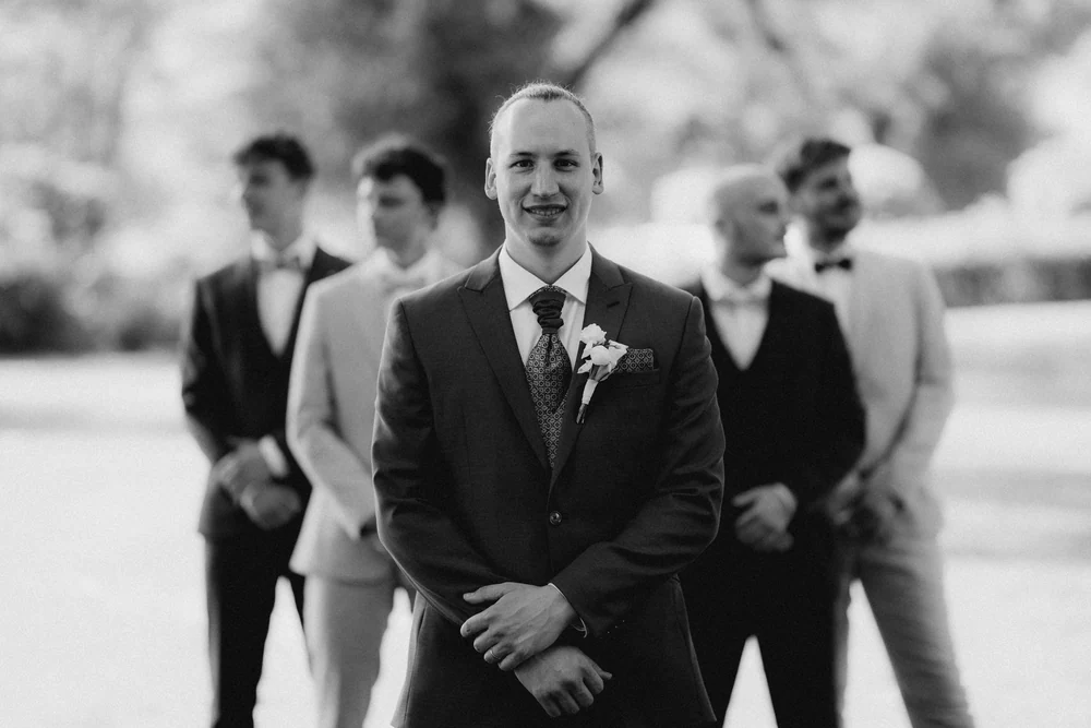 Martin & Victoria au Domaine du Vieux Château, à Villers-devant-Orval, photographe de mariage par Gautier Collet