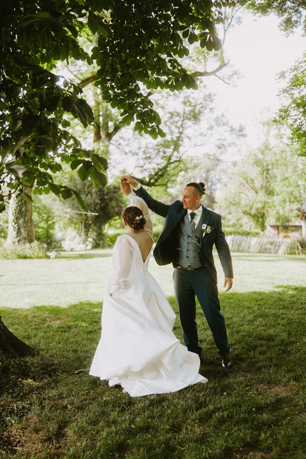 Martin & Victoria au Domaine du Vieux Château, à Villers-devant-Orval, photographe de mariage par Gautier Collet