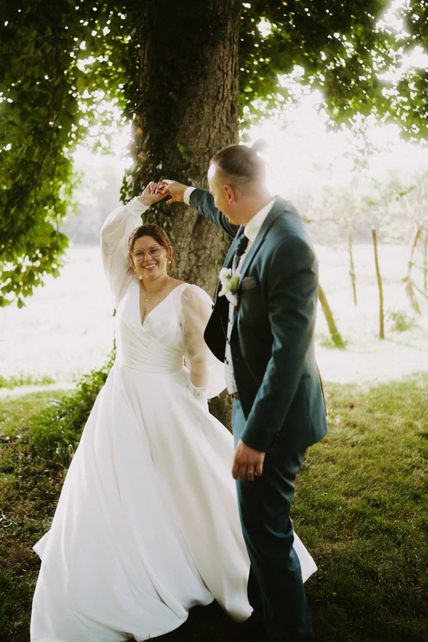 Martin & Victoria au Domaine du Vieux Château, à Villers-devant-Orval, photo de mariage par Gautier Collet