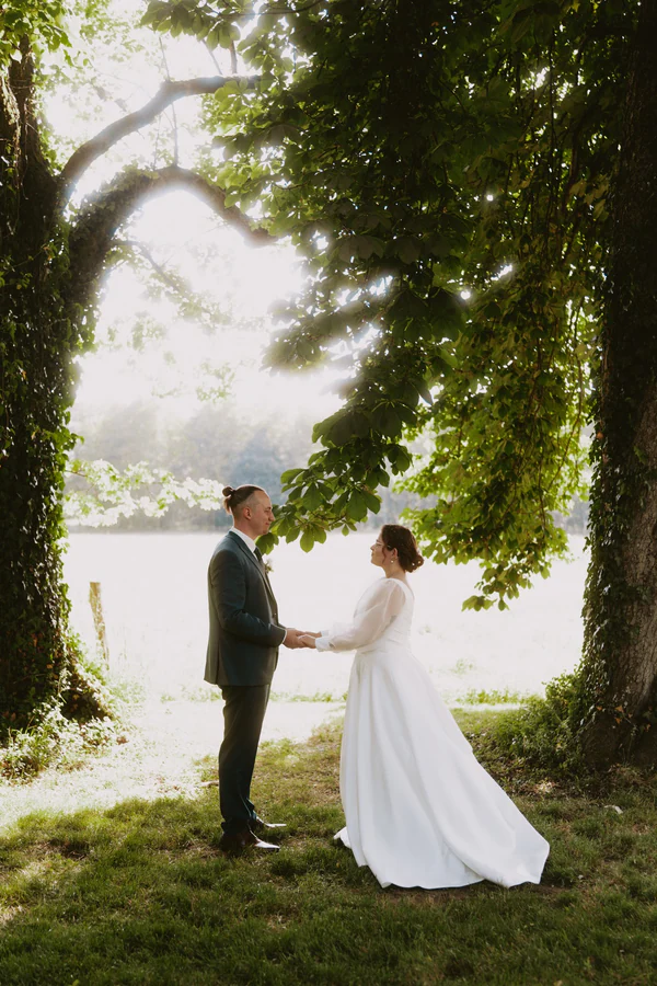 Martin & Victoria au Domaine du Vieux Château, à Villers-devant-Orval, moment de mariage par Gautier Collet