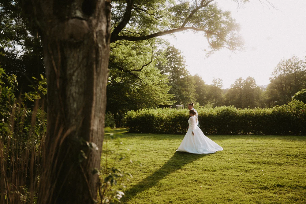 Martin & Victoria au Domaine du Vieux Château, à Villers-devant-Orval, photographe de mariage par Gautier Collet