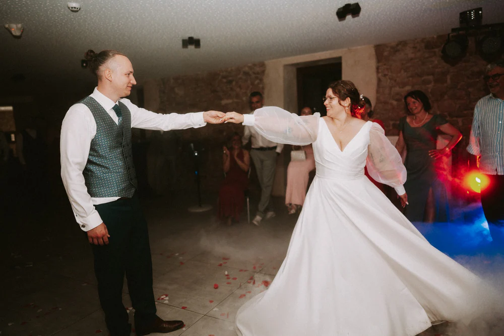 Martin & Victoria au Domaine du Vieux Château, à Villers-devant-Orval, moment de mariage par Gautier Collet