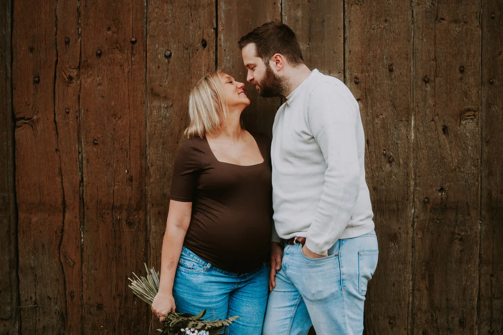 Nastia & Thomas à Torgny, dans le sud de la Belgique, photo de grossesse par Gautier Collet