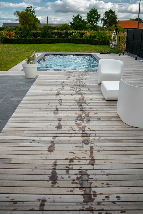 Terrasse pour piscine privée, photographie d'architecture par Gautier Collet