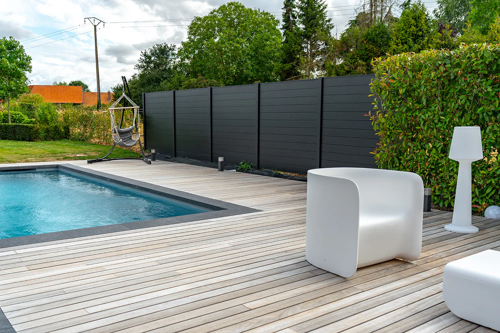 Terrasse pour piscine privée, photographe d'architecture par Gautier Collet
