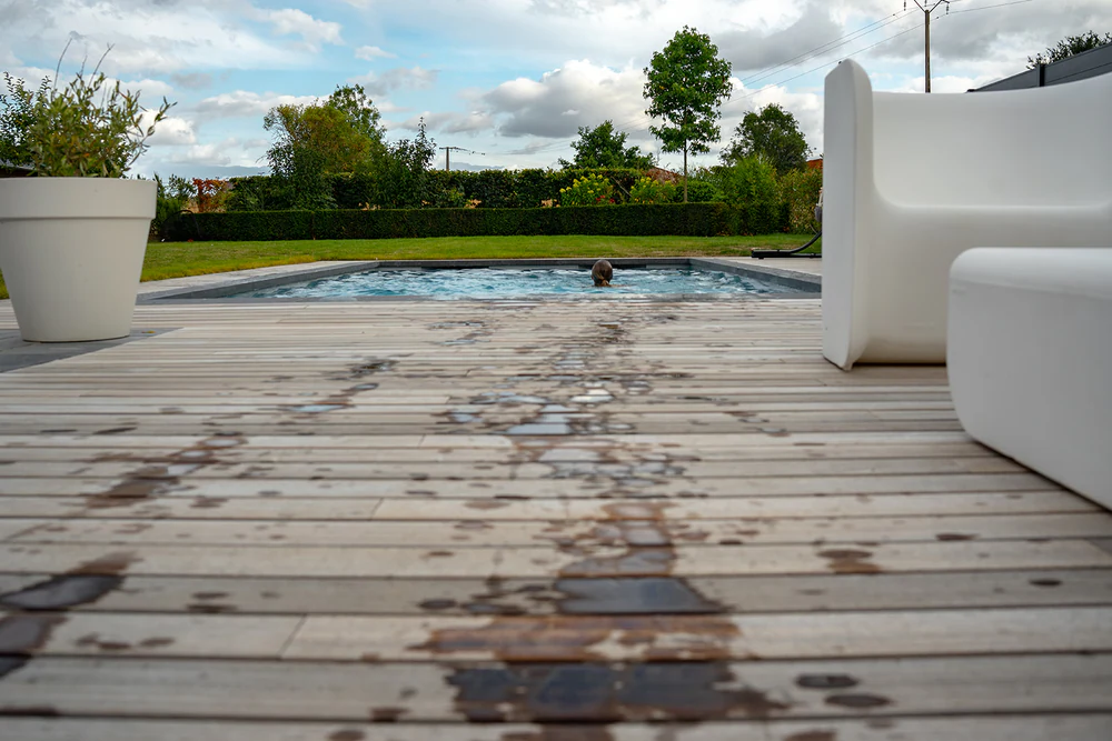 Terrasse pour piscine privée, photographie d'architecture par Gautier Collet
