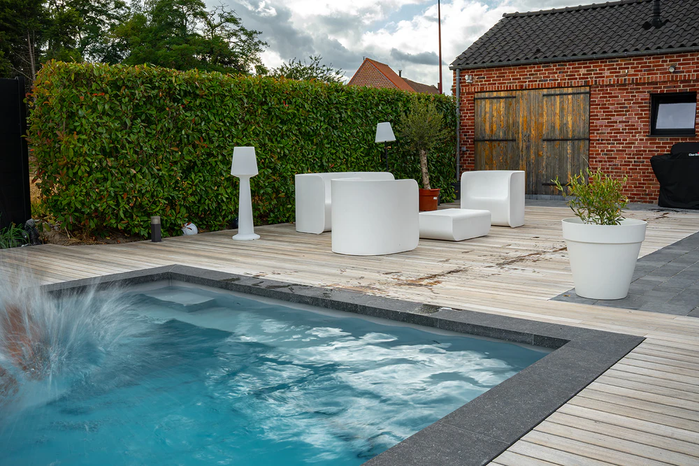 Terrasse pour piscine privée, photographe d'architecture par Gautier Collet