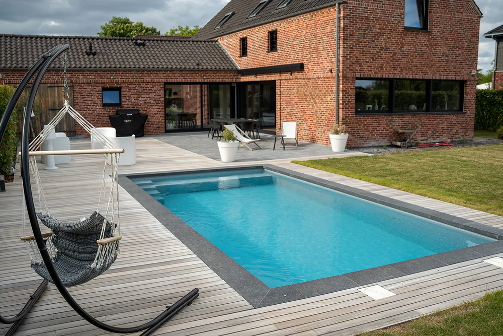 Terrasse pour piscine privée, photo d'intérieur par Gautier Collet