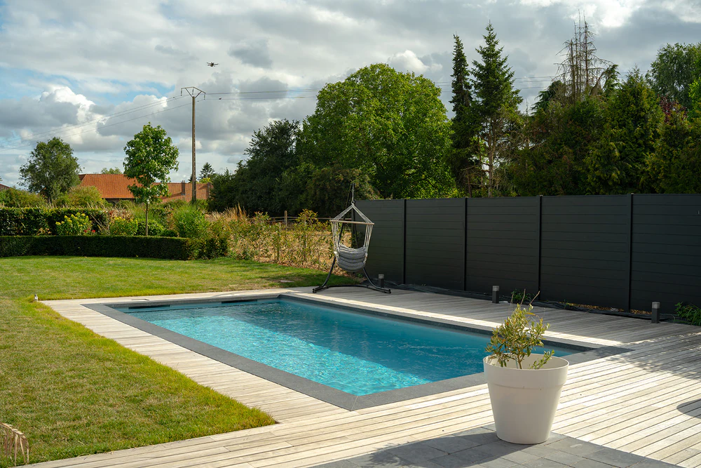 Terrasse pour piscine privée, photographe d'architecture par Gautier Collet