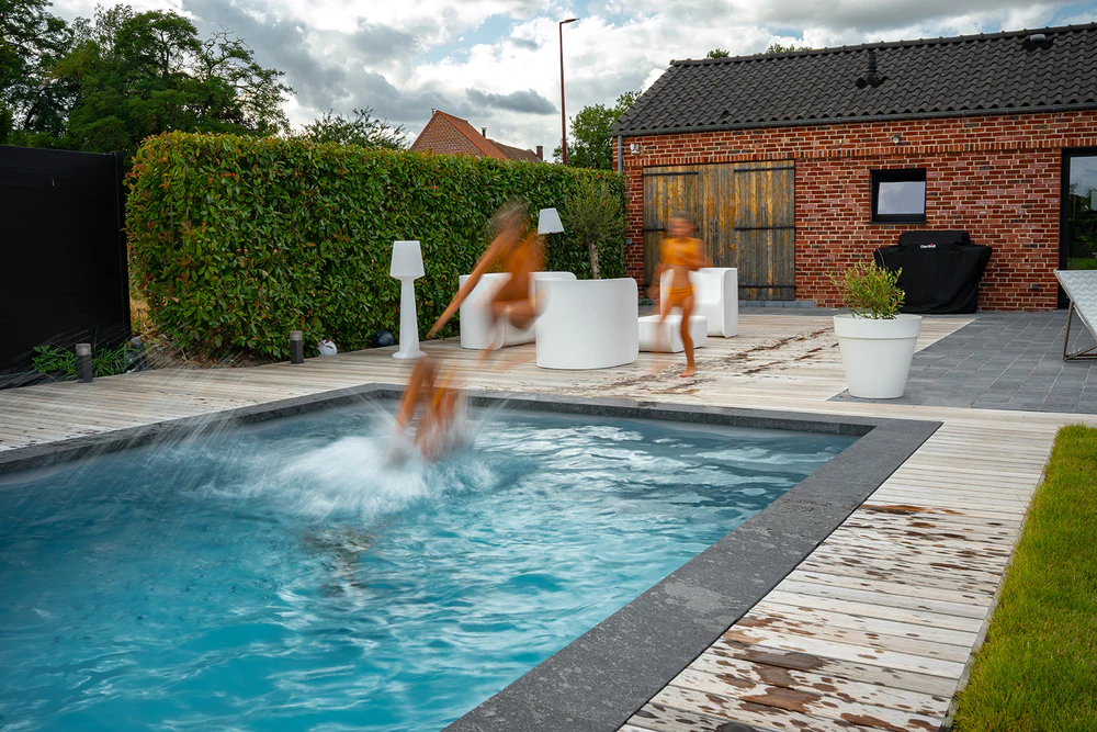 Terrasse pour piscine privée, photographe d'architecture par Gautier Collet