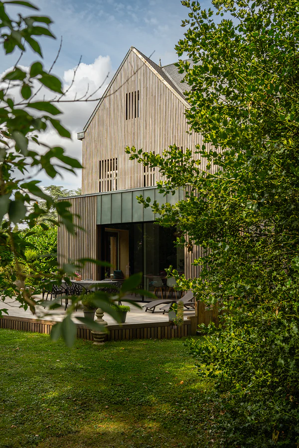 Un chalet dans la nature, photographie d'architecture par Gautier Collet