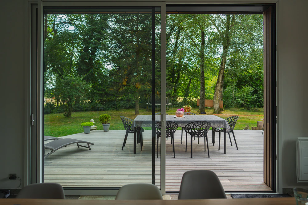 Un chalet dans la nature, photographie d'architecture par Gautier Collet