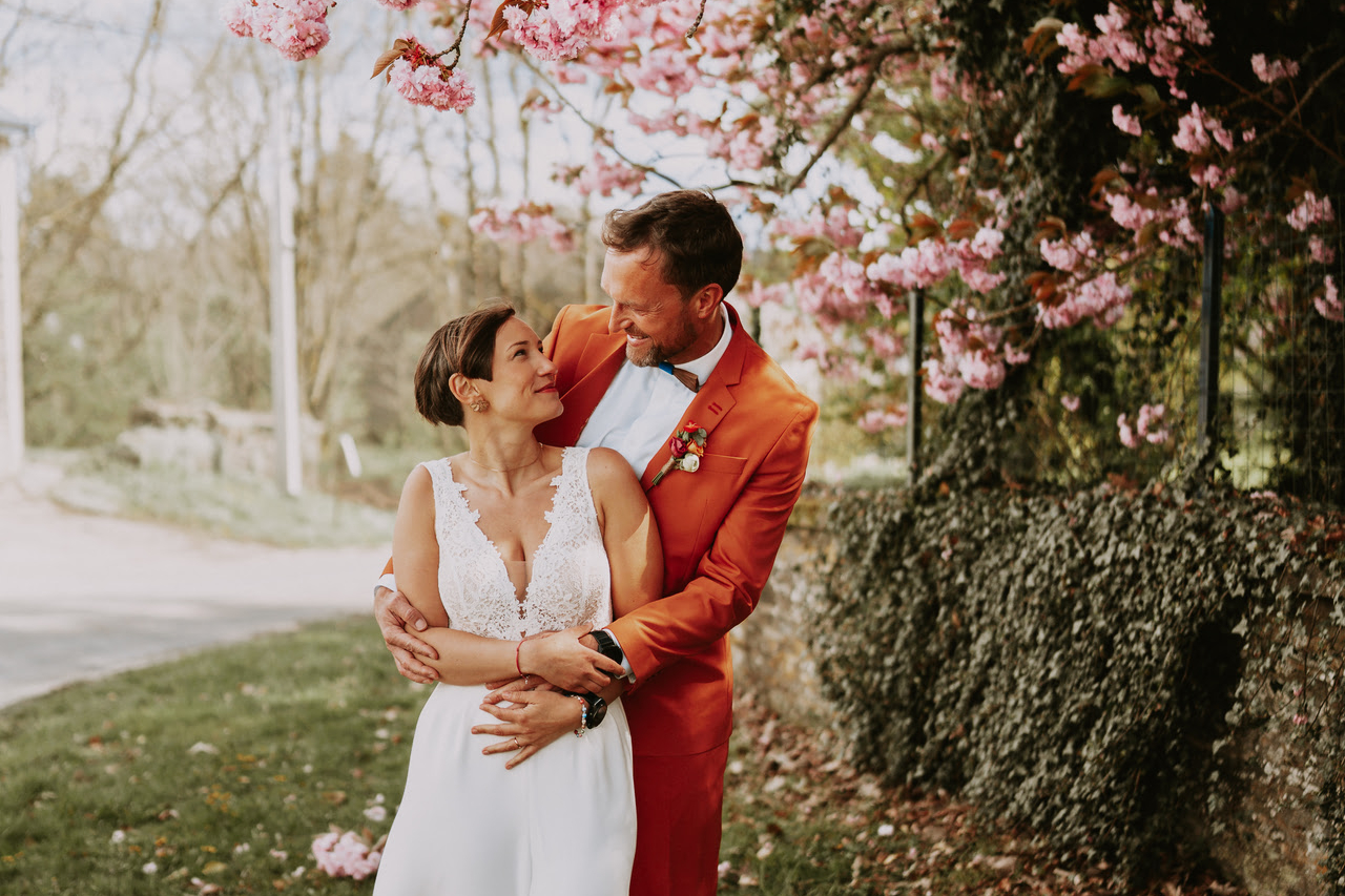 photo couple pose sous arbre cerisier japon