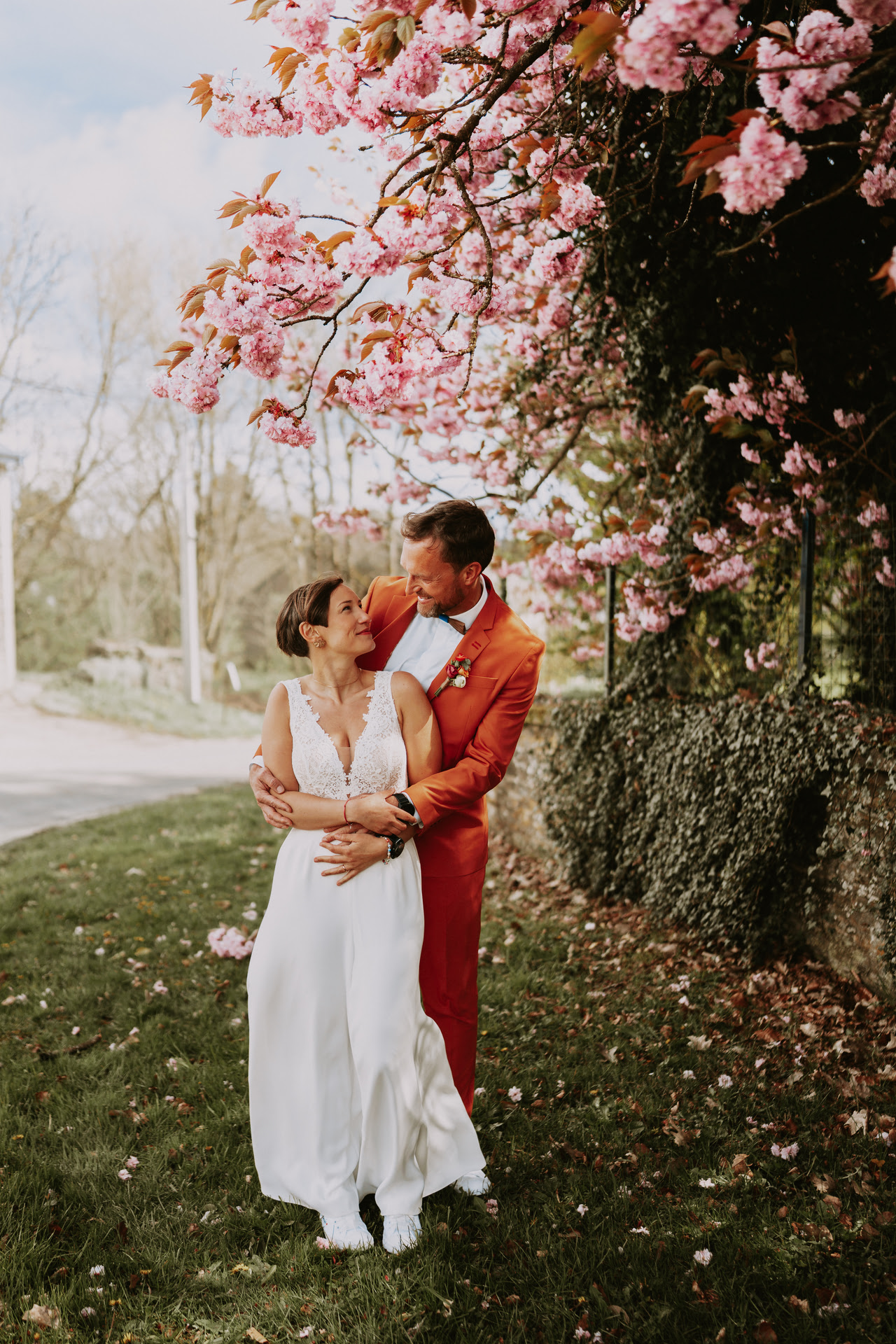 photo couple pose sous arbre cerisier japon